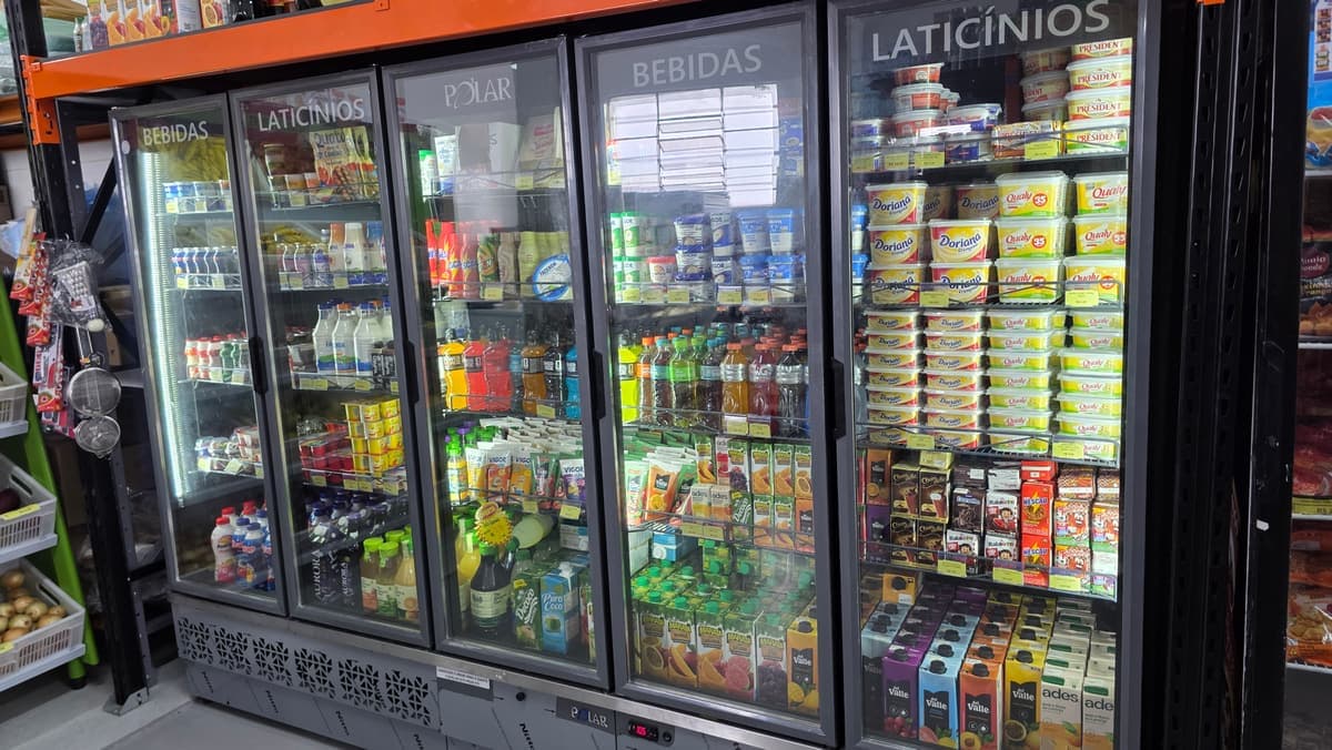 Frios, laticínios e sucos