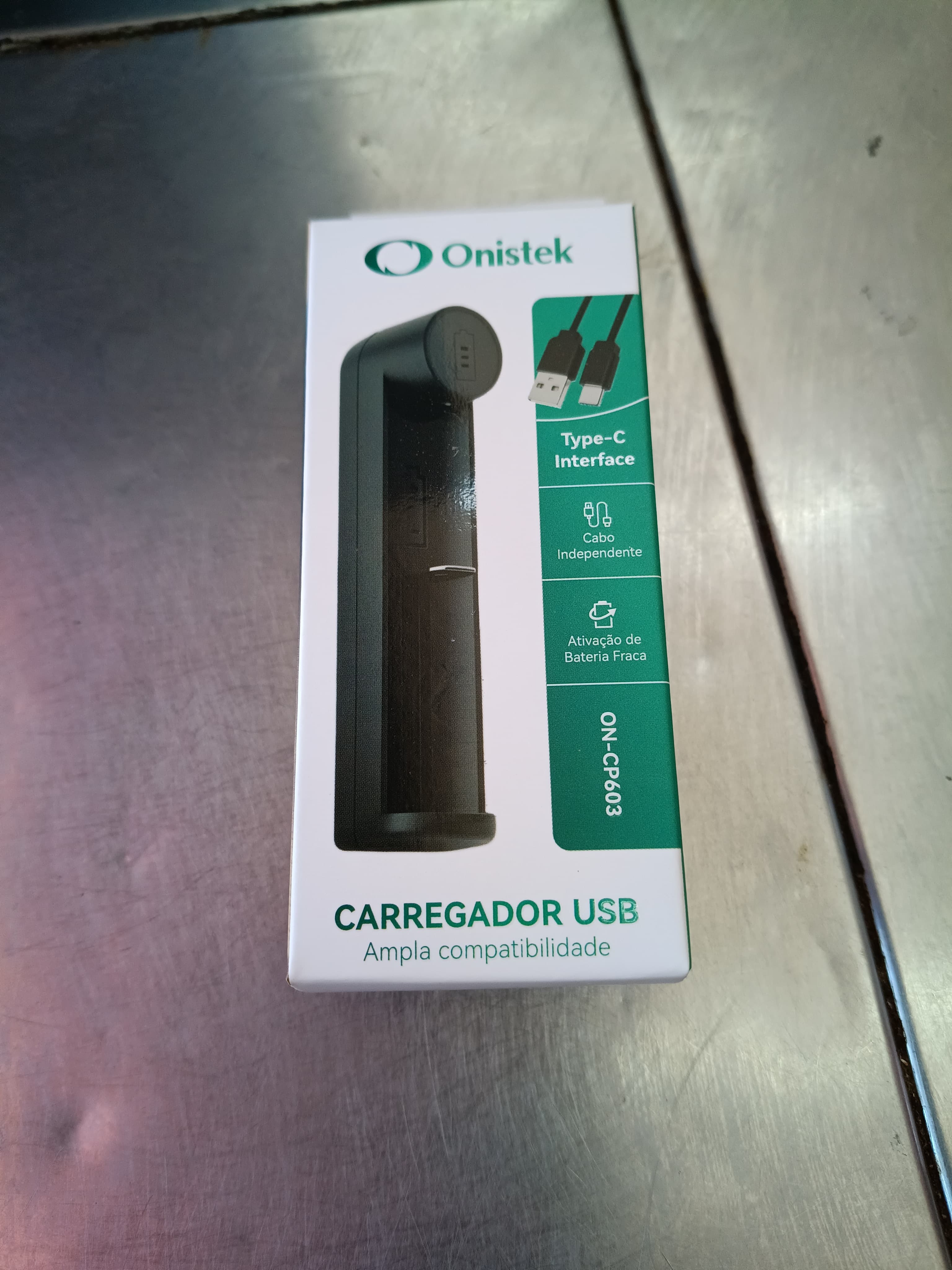 Carregador De Pilhas e Baterias De Litio USB ON-CP603